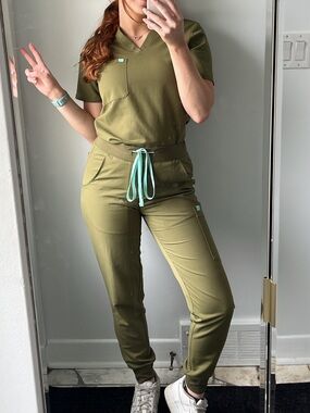 OLIVE SCRUBS GARDE MALADE SMALL XSMALL